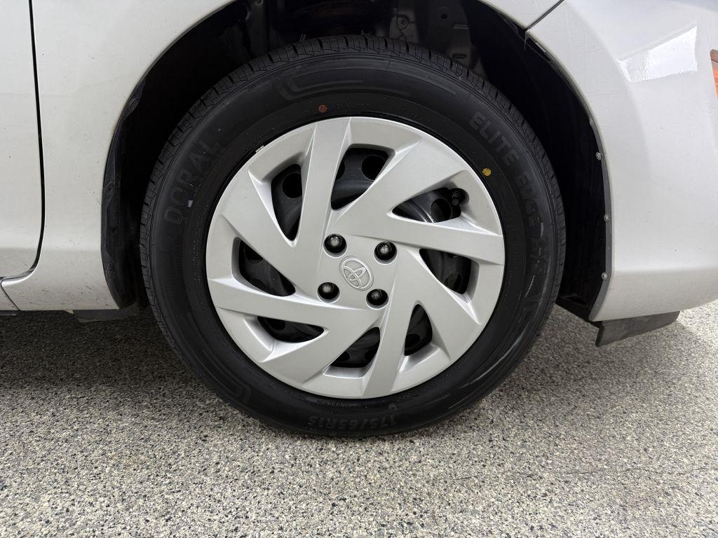 Toyota Prius C photo 31
