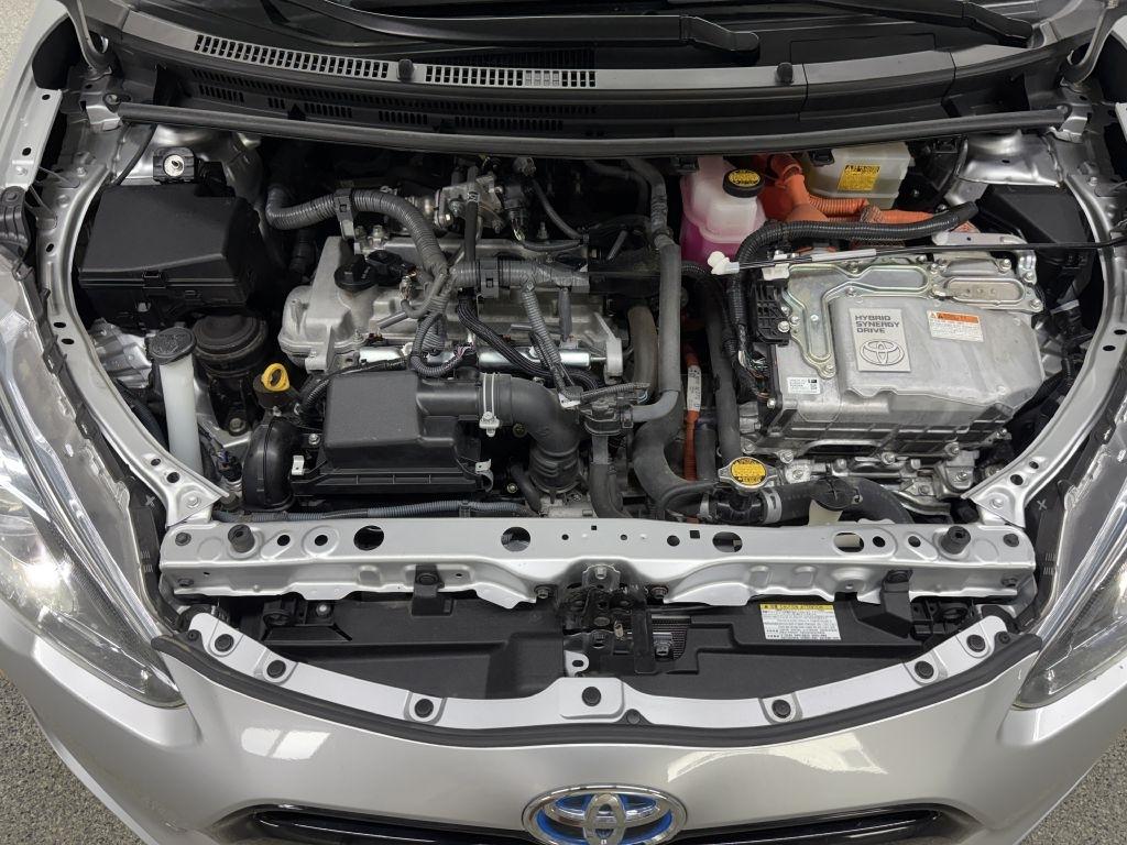 Toyota Prius C photo 33