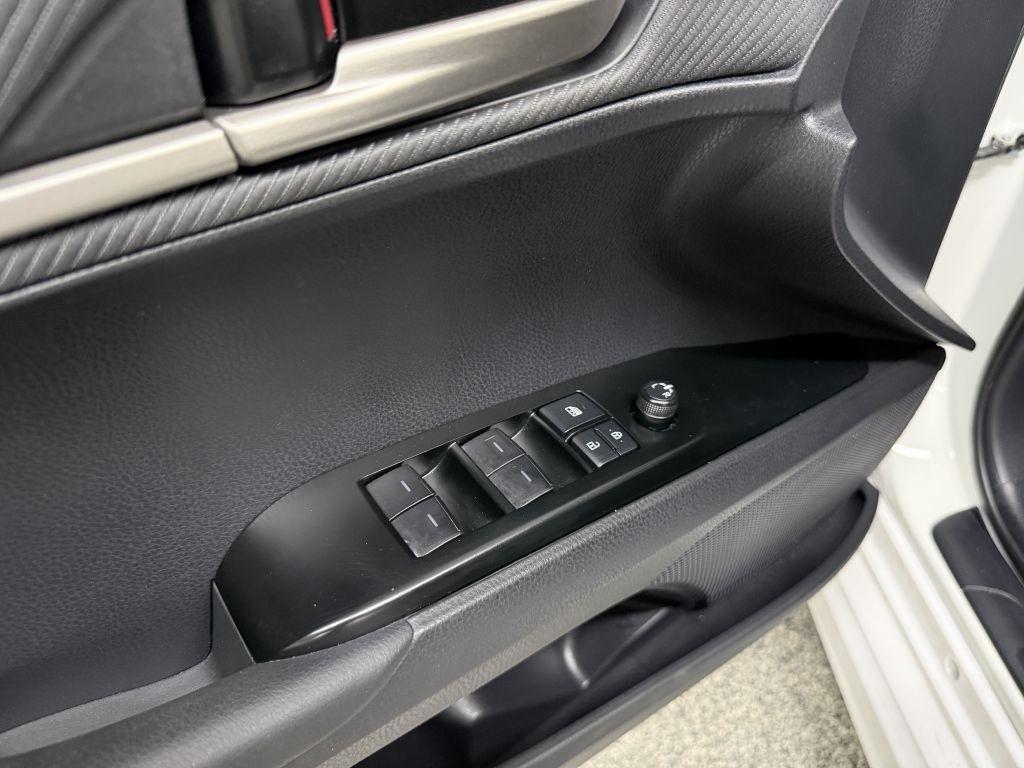 Toyota Camry photo 25