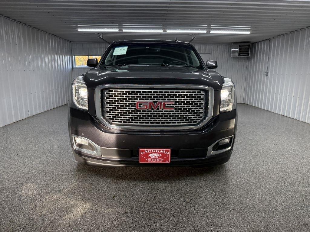GMC Yukon XL photo 2