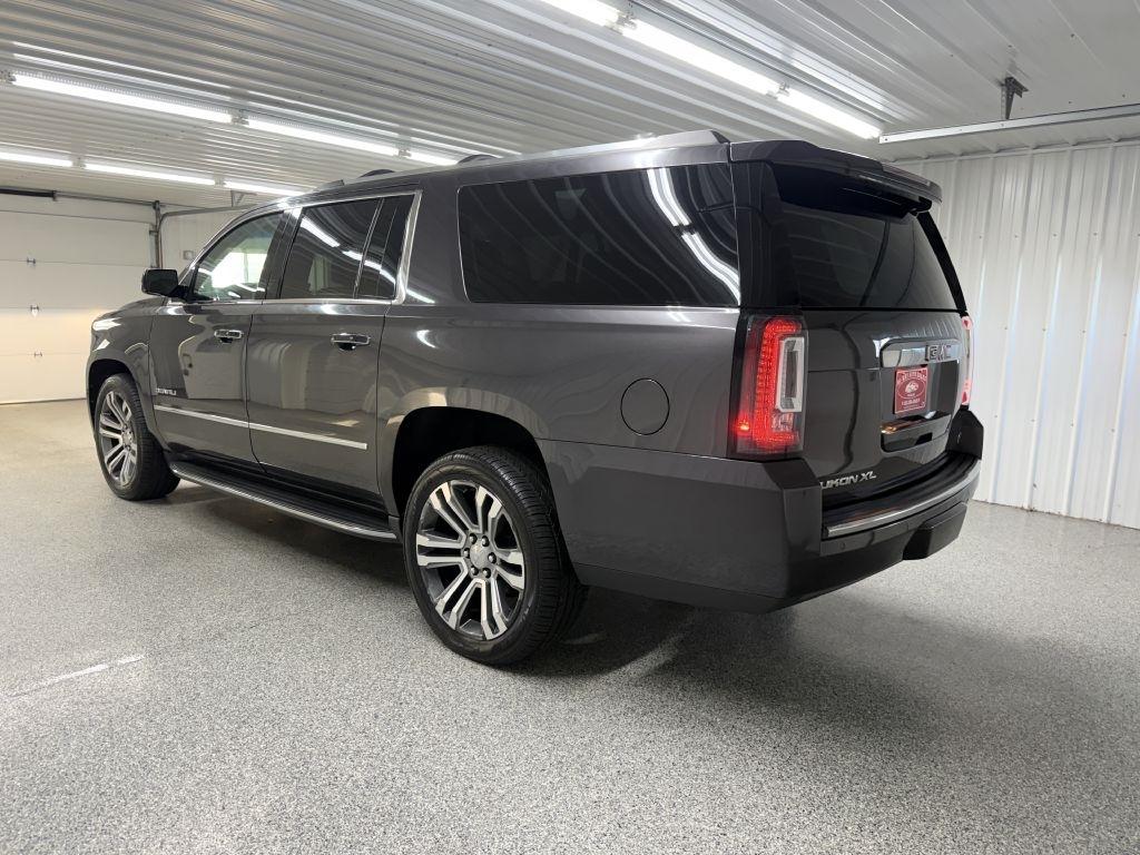 GMC Yukon XL photo 4