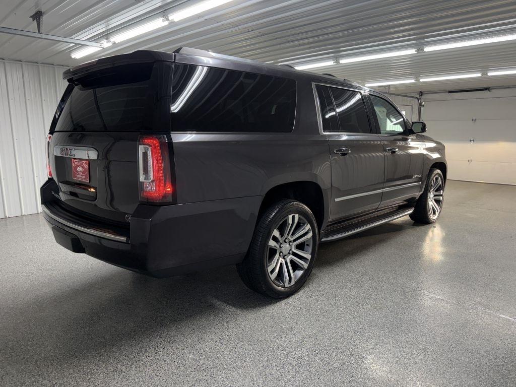 GMC Yukon XL photo 6