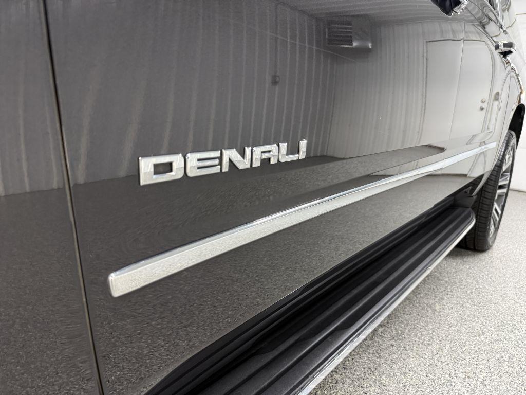 GMC Yukon XL photo 10