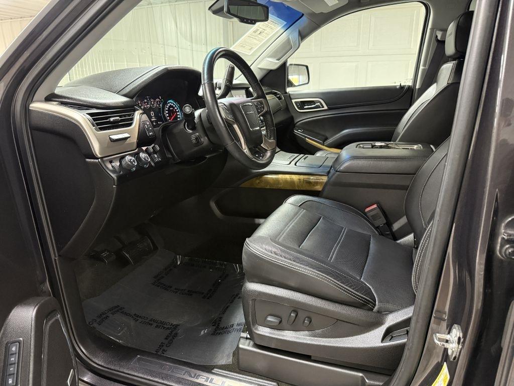 GMC Yukon XL photo 11