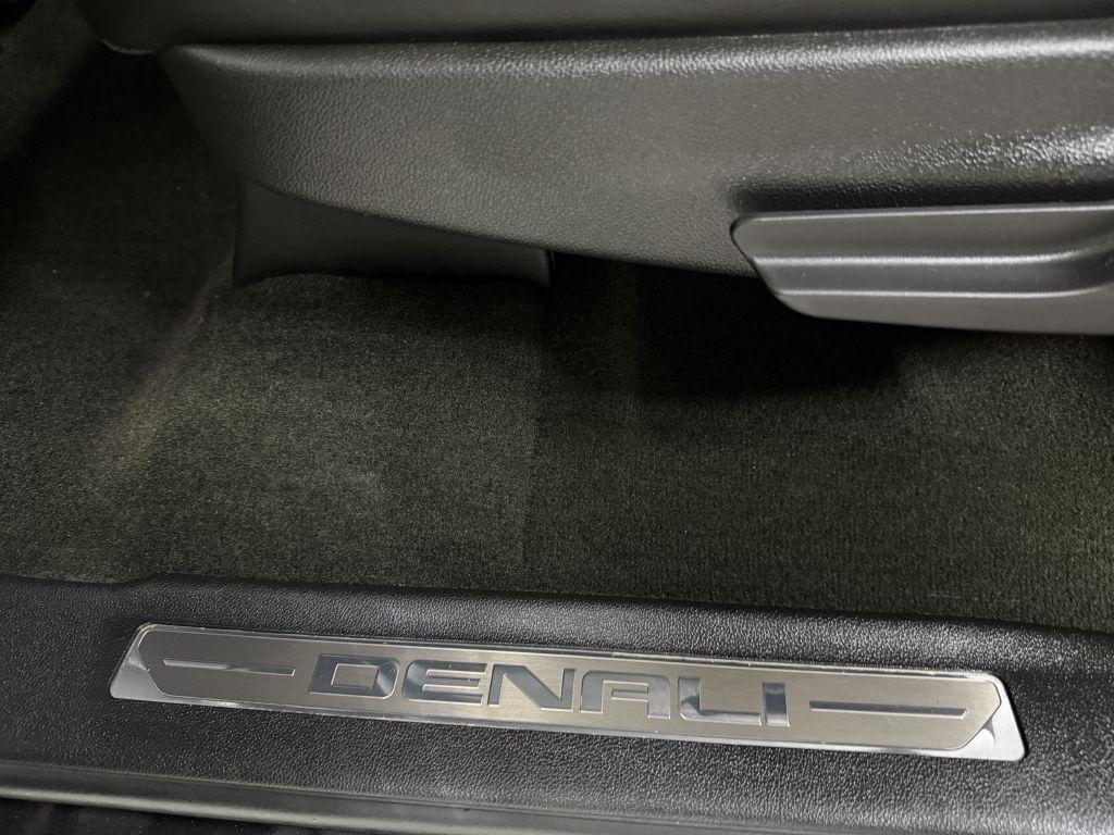 GMC Yukon XL photo 31