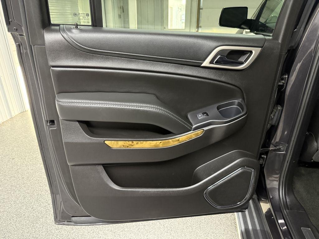 GMC Yukon XL photo 35
