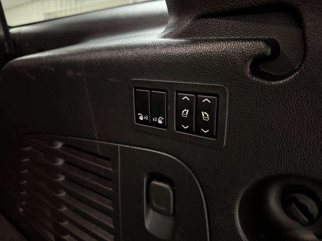 GMC Yukon XL photo 37