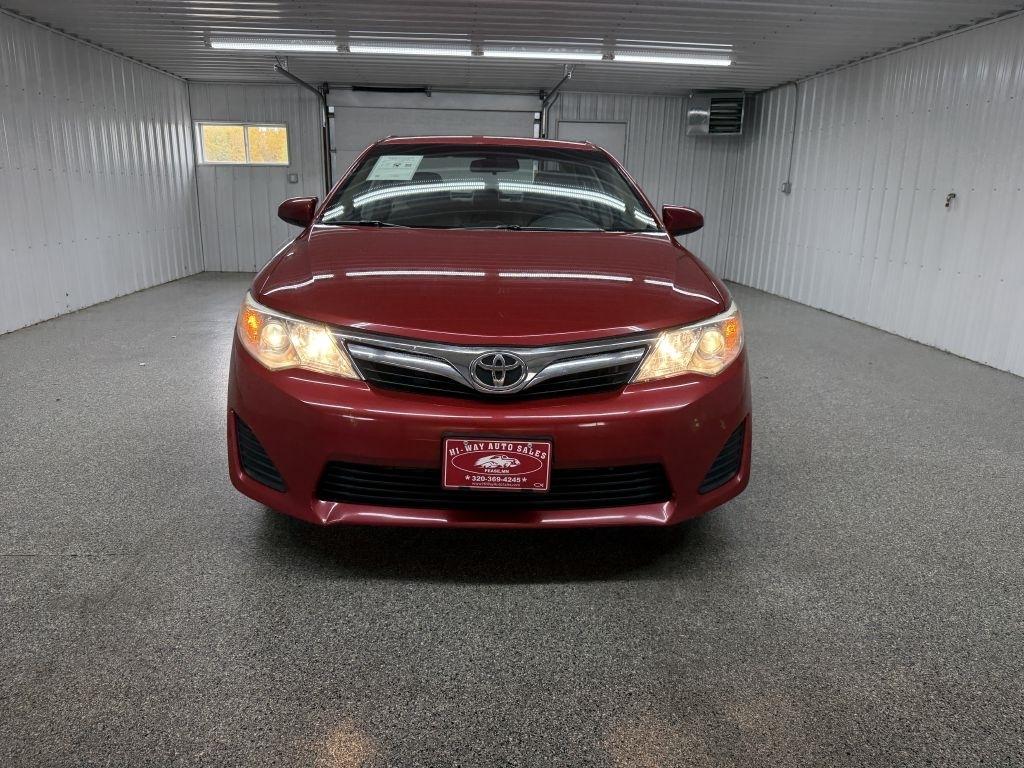 Toyota Camry photo 2