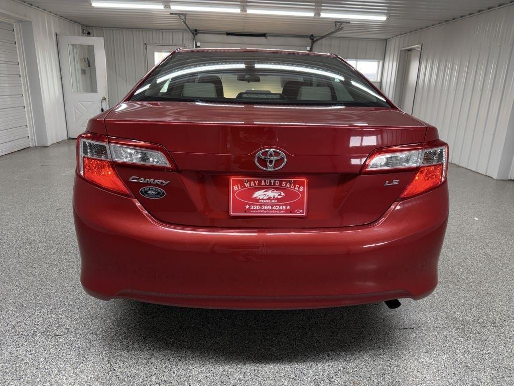 Toyota Camry photo 5