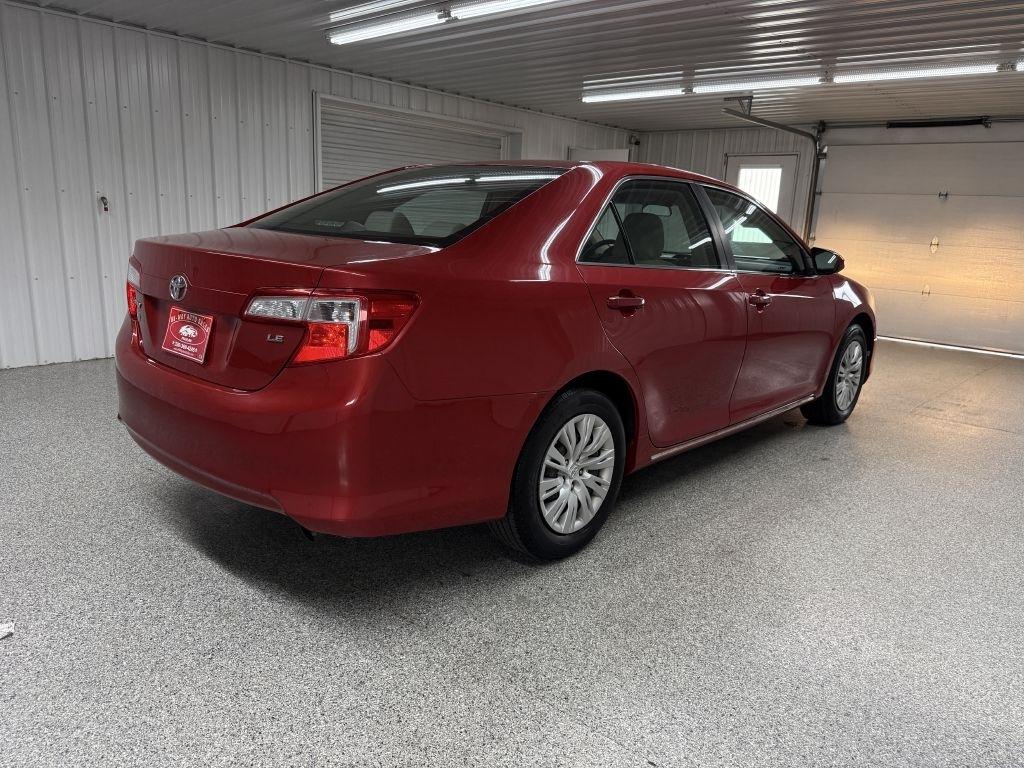 Toyota Camry photo 6