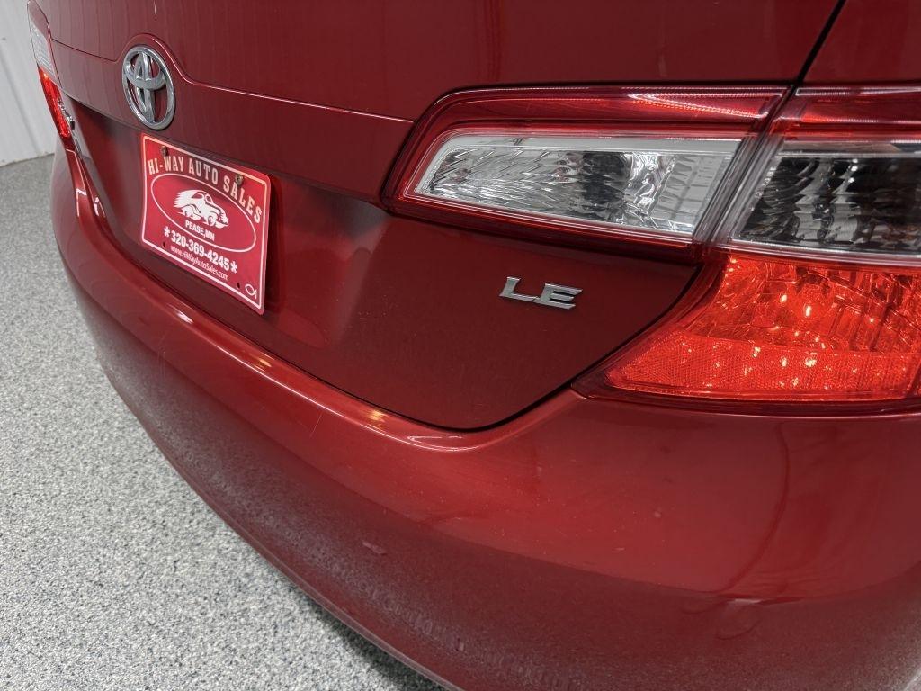 Toyota Camry photo 7