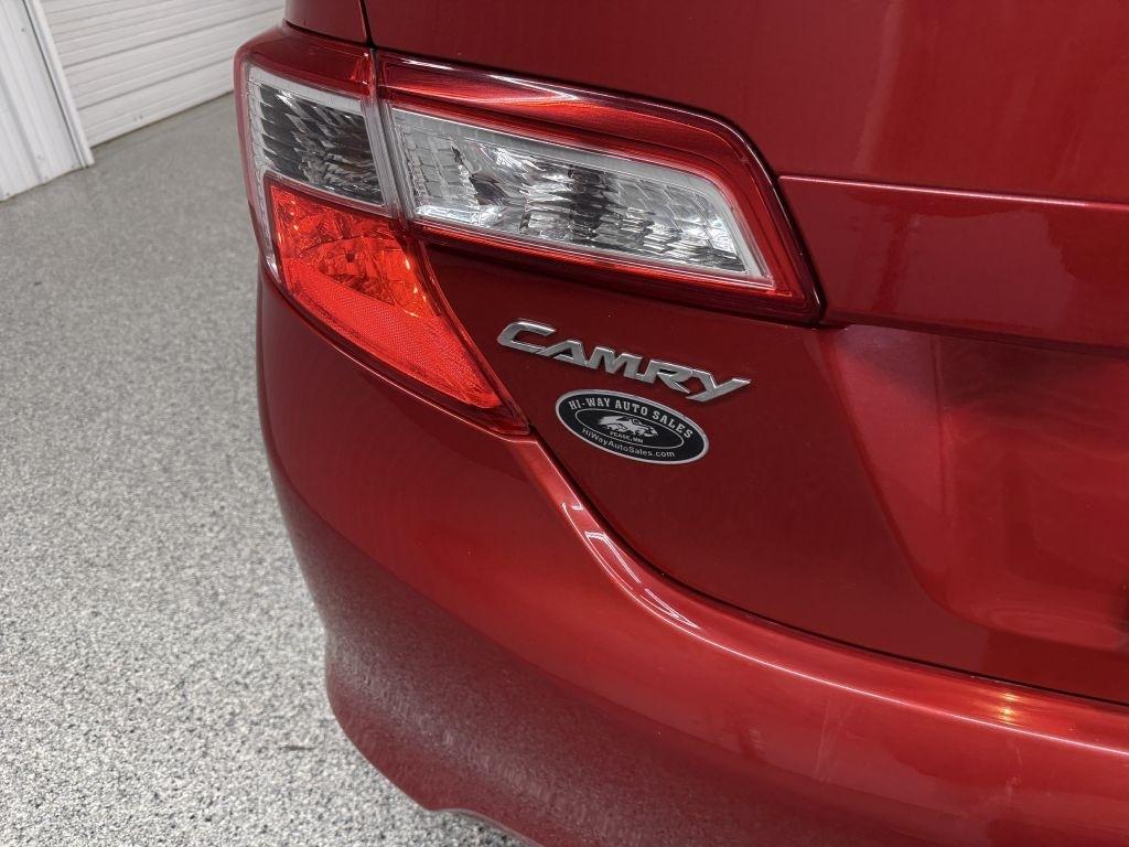 Toyota Camry photo 8