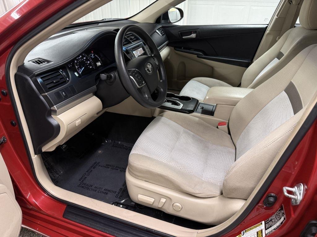 Toyota Camry photo 10