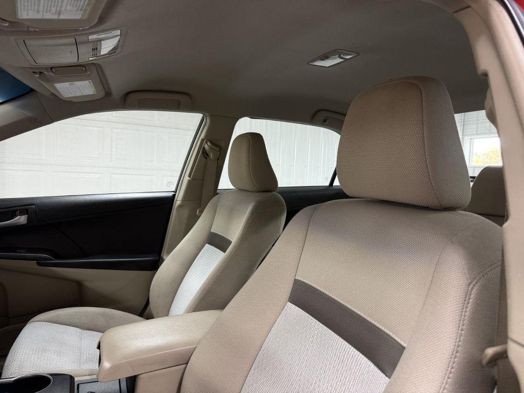 Toyota Camry photo 12