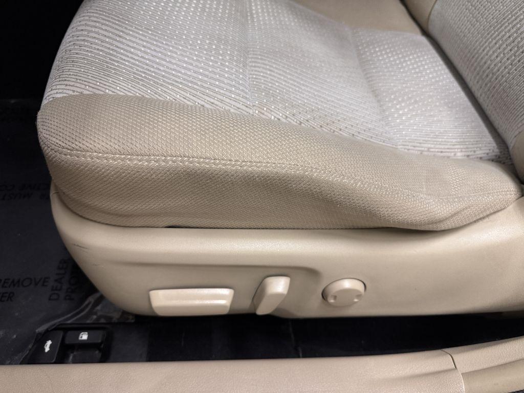 Toyota Camry photo 13