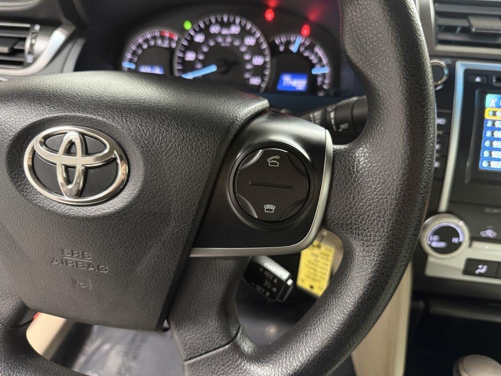Toyota Camry photo 19