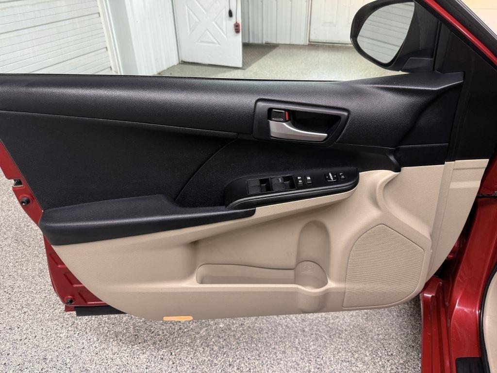Toyota Camry photo 23