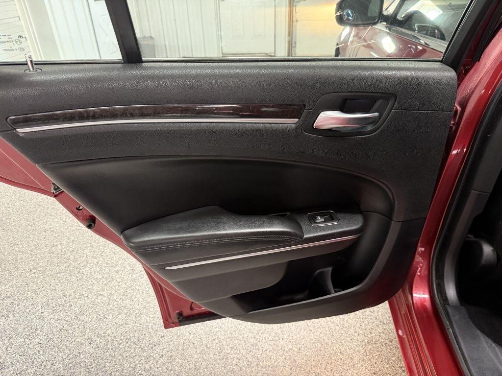 Chrysler 300 photo 25