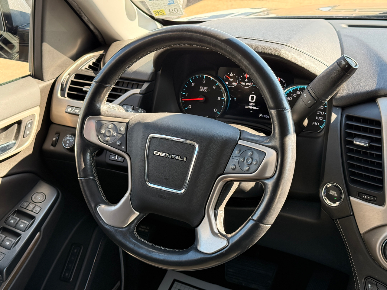 GMC Yukon XL Denali 4WD 2019 GMC Yukon XL Denali 4WD 2019