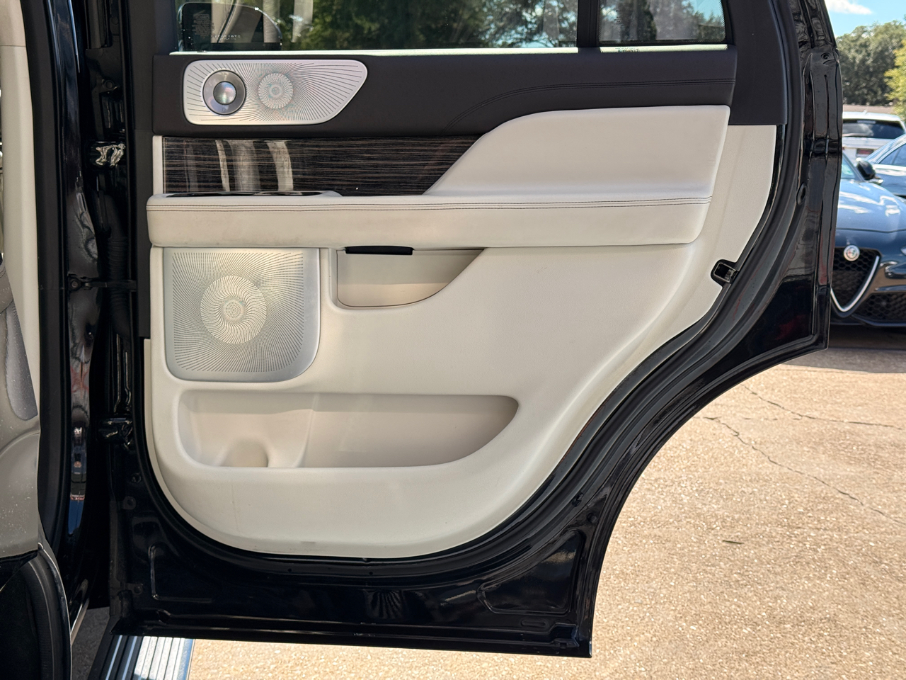 Lincoln Navigator Black Label 4WD 2020 Lincoln Navigator Black Label 4WD 2020