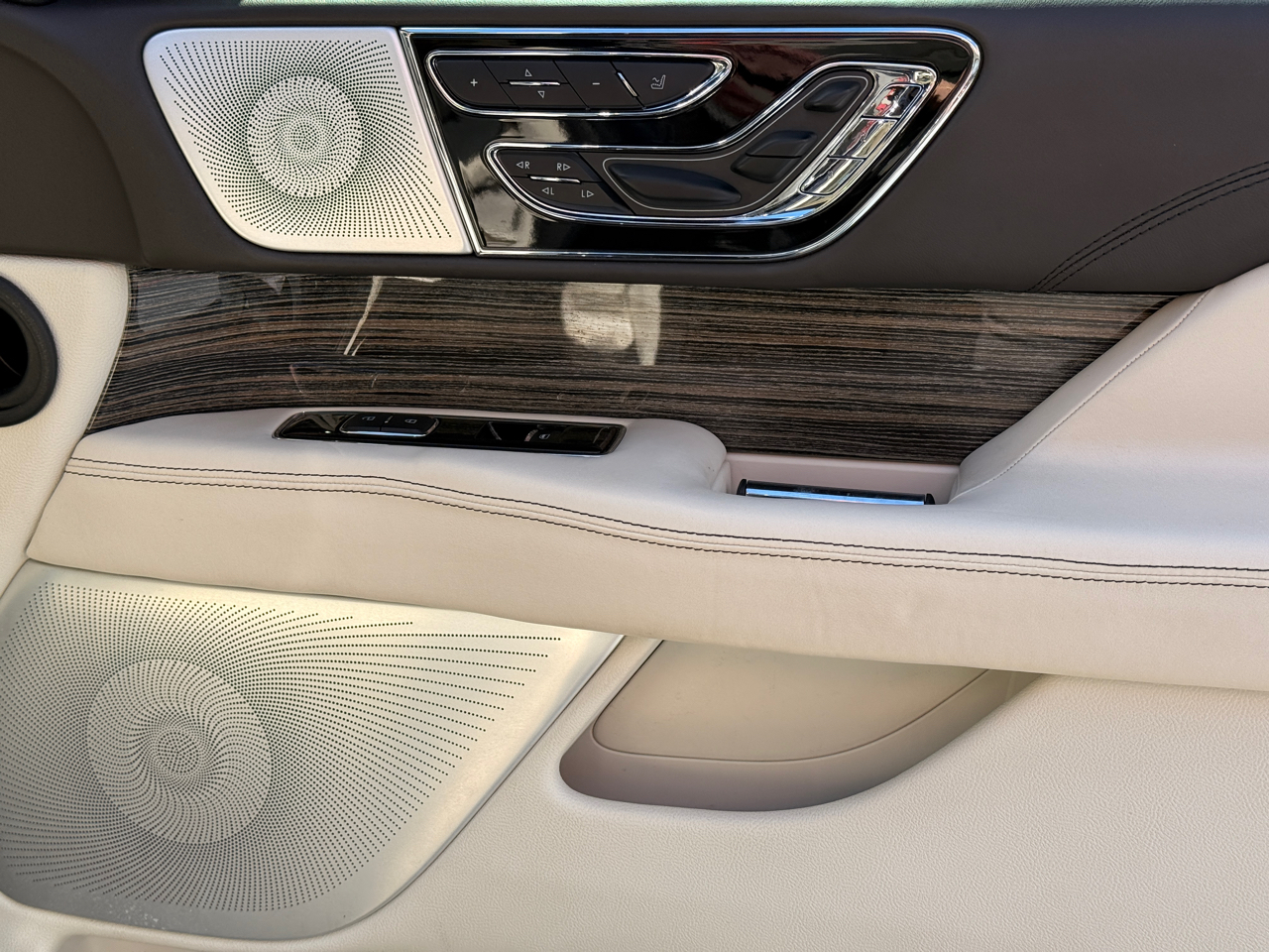 Lincoln Navigator Black Label 4WD 2020 Lincoln Navigator Black Label 4WD 2020