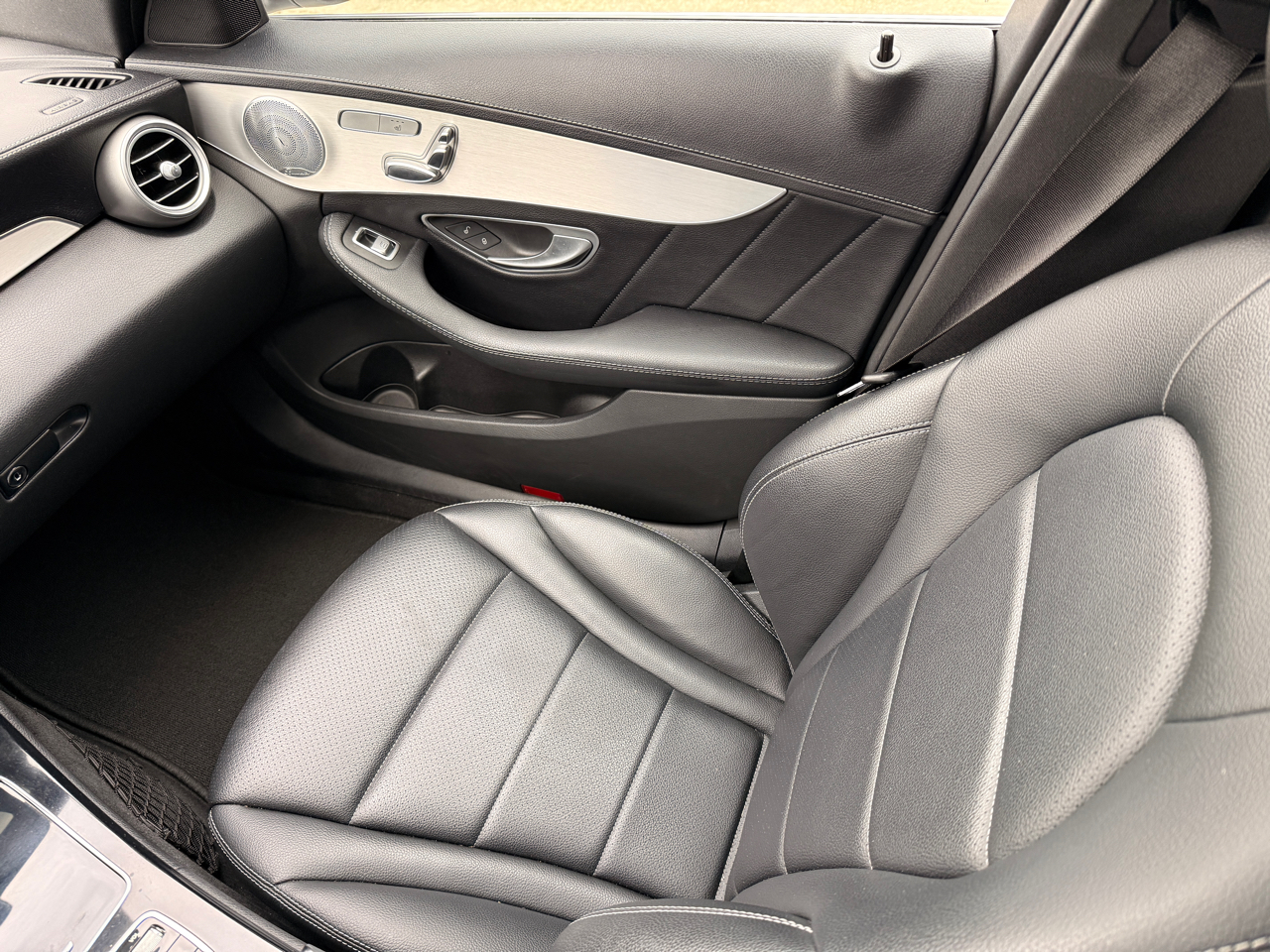 Mercedes-Benz C-Class C400 4MATIC Sedan 2015 Mercedes-Benz C-Class C400 4MATIC Sedan 2015