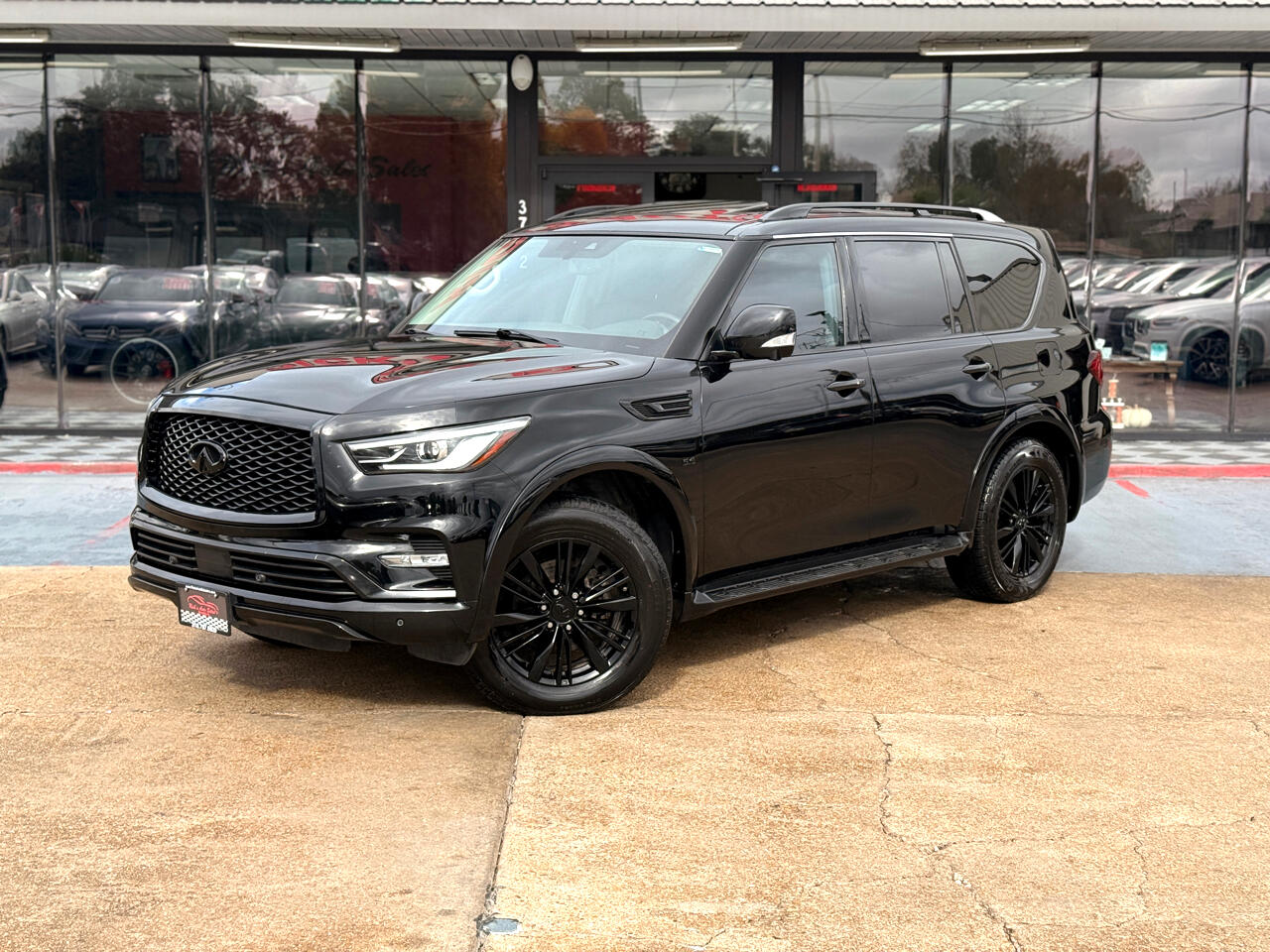 Infiniti QX80 LUXE 2019