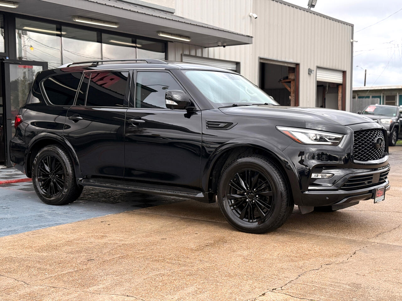 Infiniti QX80 LUXE 2019