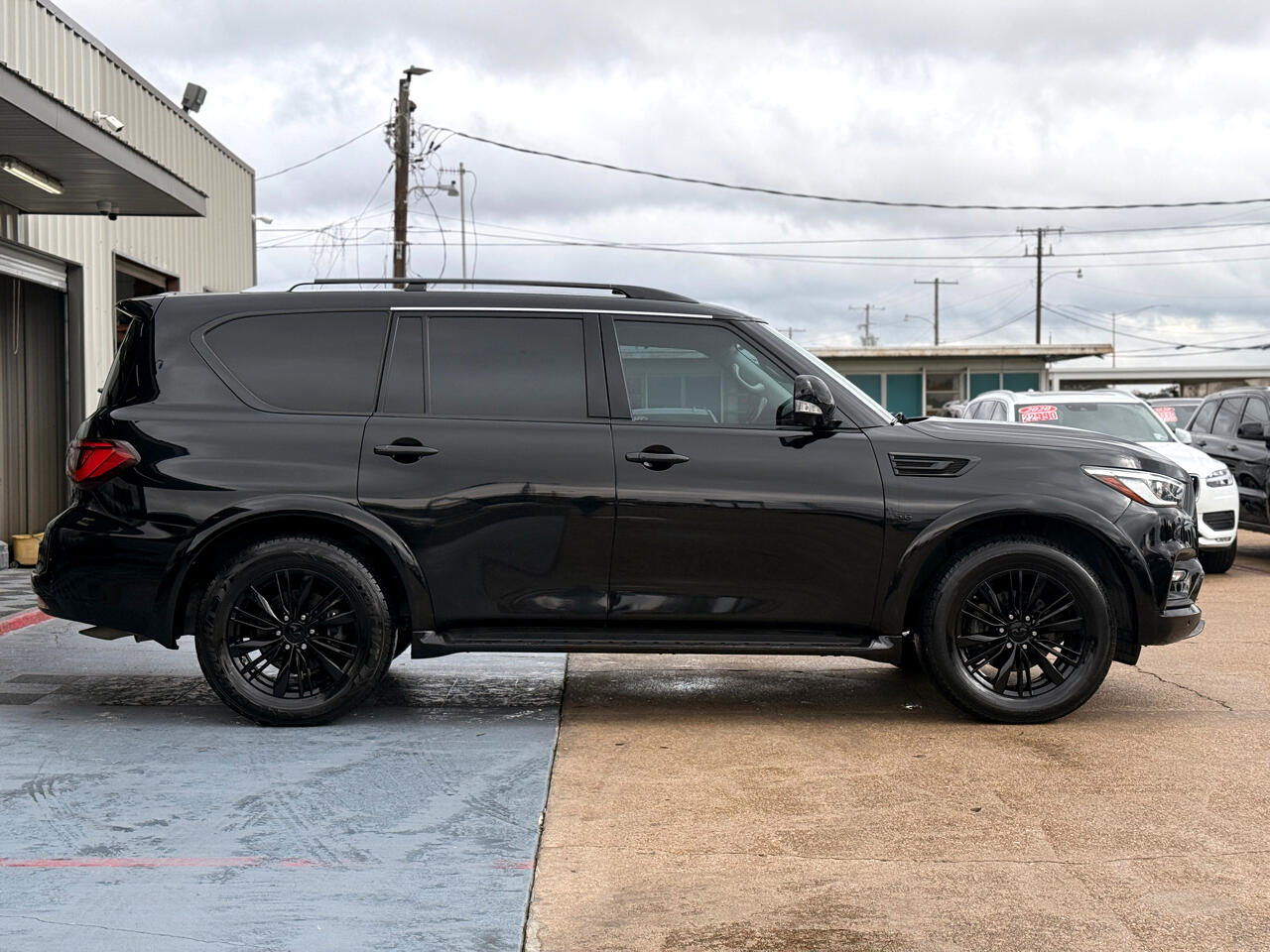 Infiniti QX80 LUXE 2019