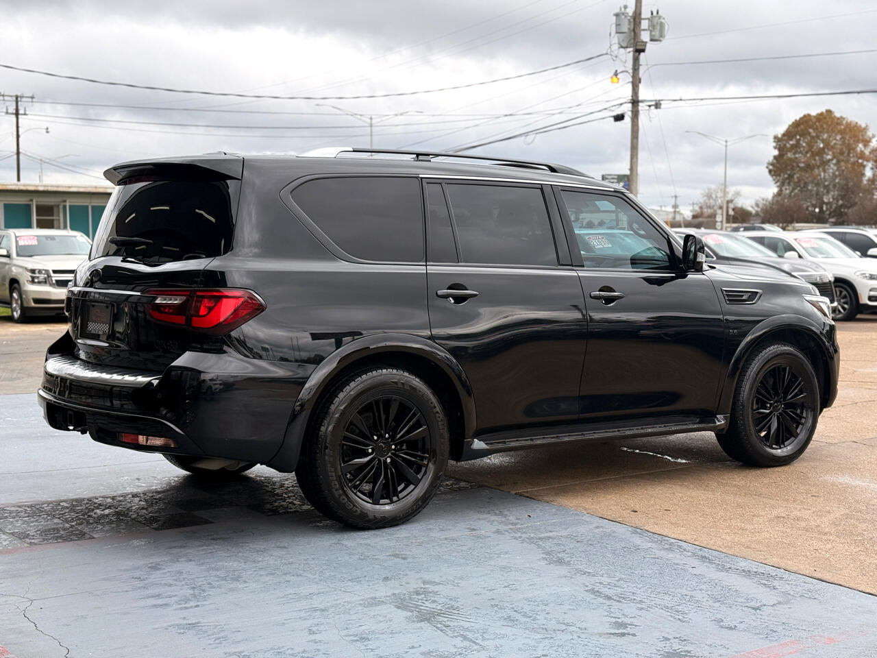 Infiniti QX80 LUXE 2019