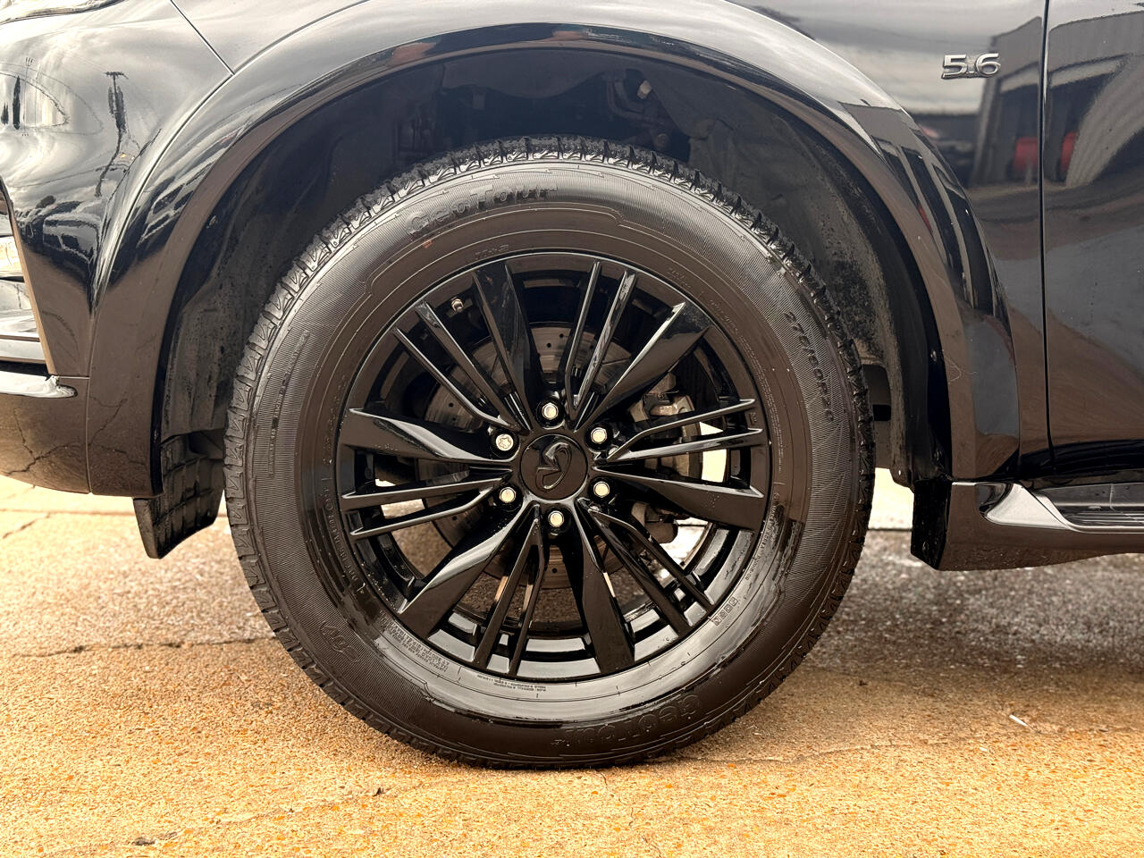 Infiniti QX80 LUXE 2019