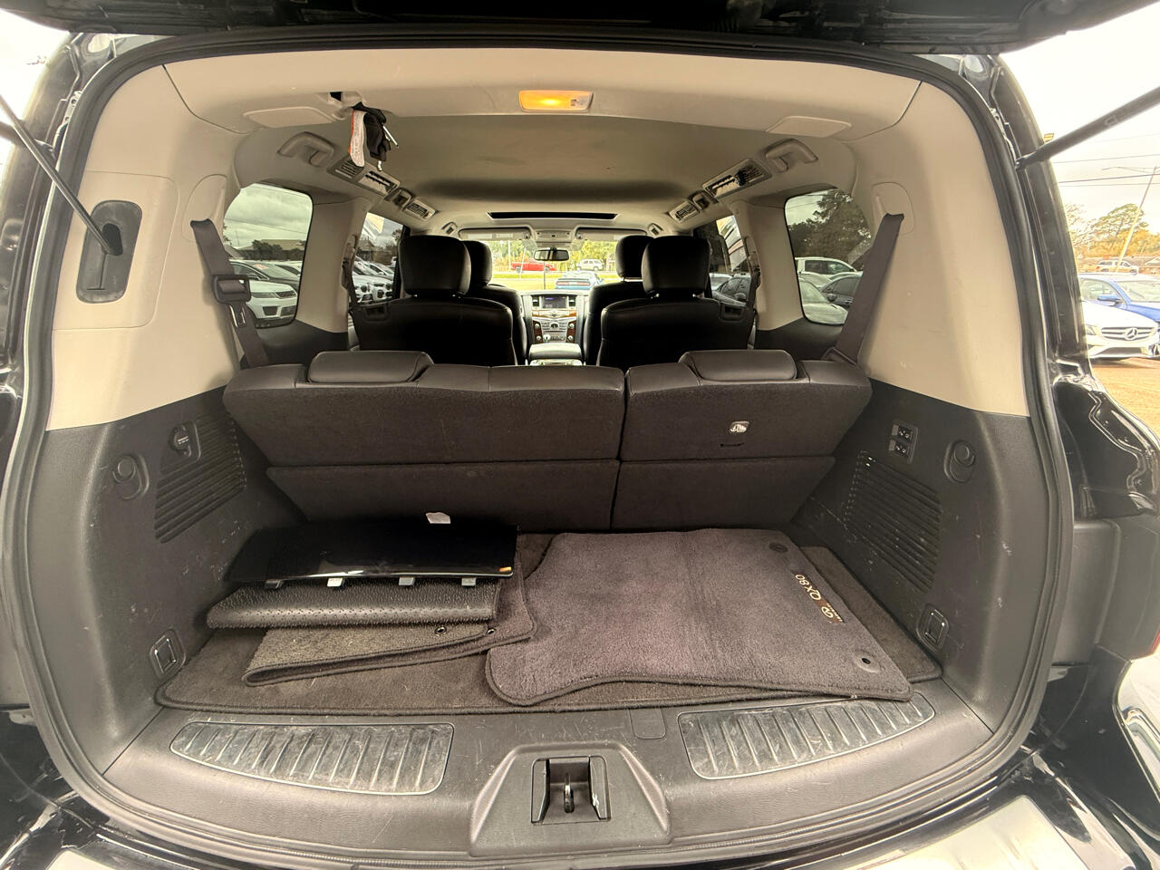 Infiniti QX80 LUXE 2019