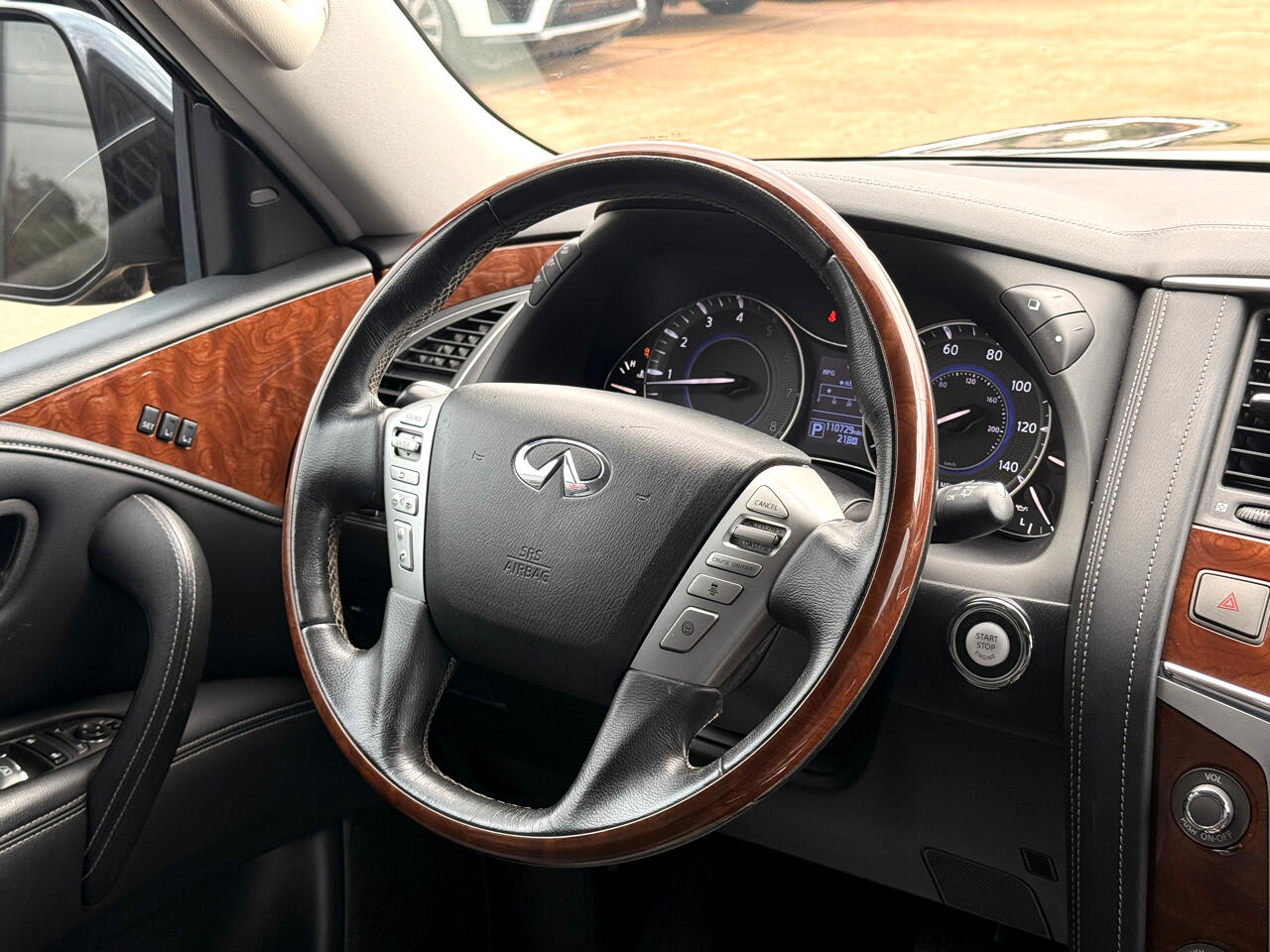 Infiniti QX80 LUXE 2019