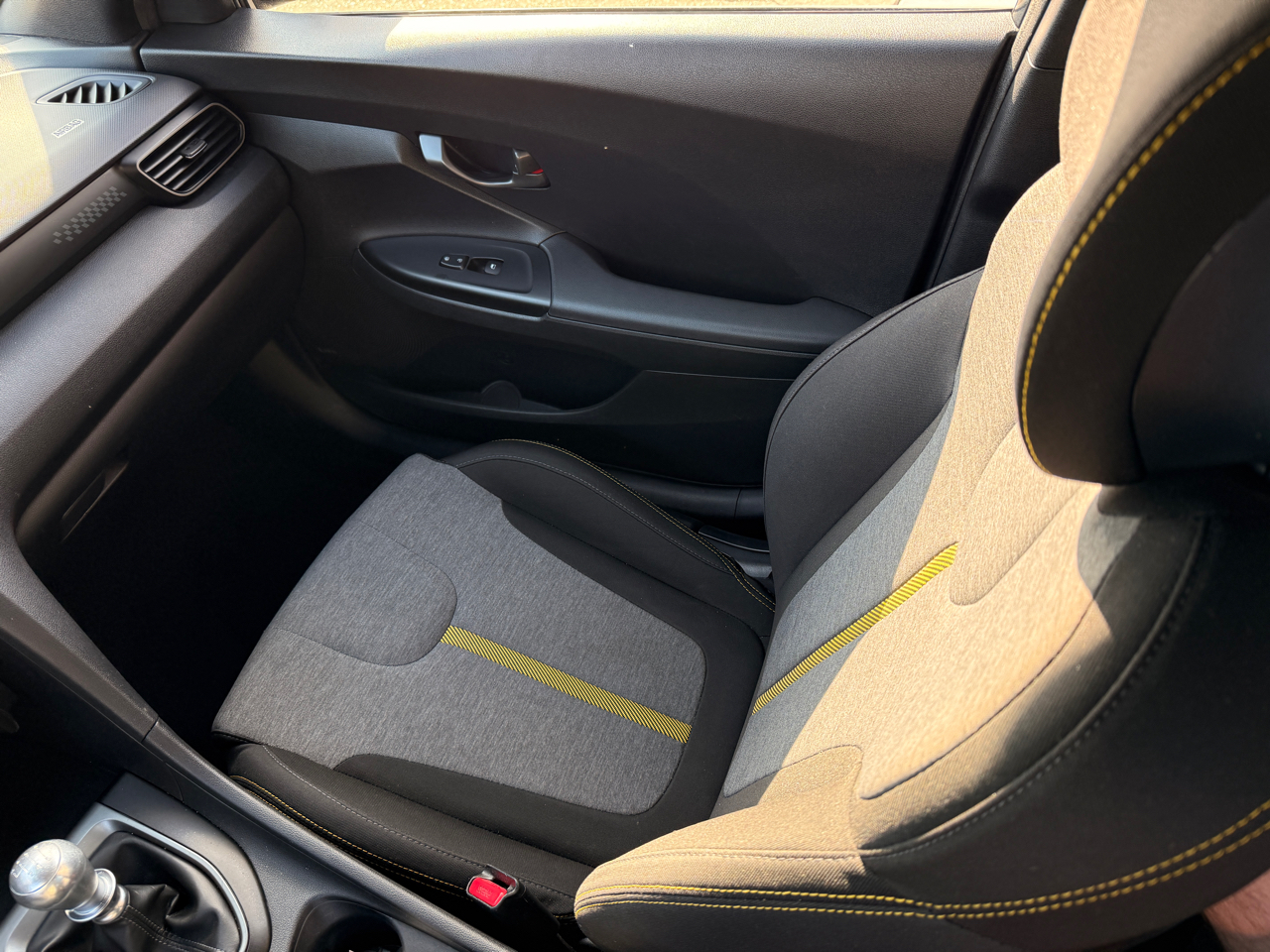 Hyundai Veloster Turbo R-Spec 6M 2019