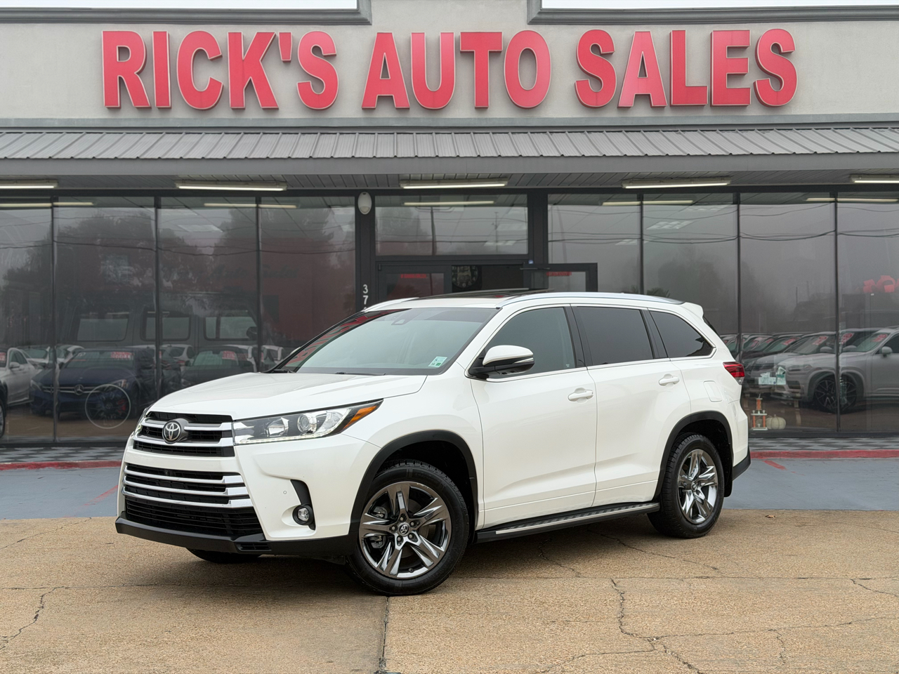 2019 Toyota Highlander Limited Platinum's photo