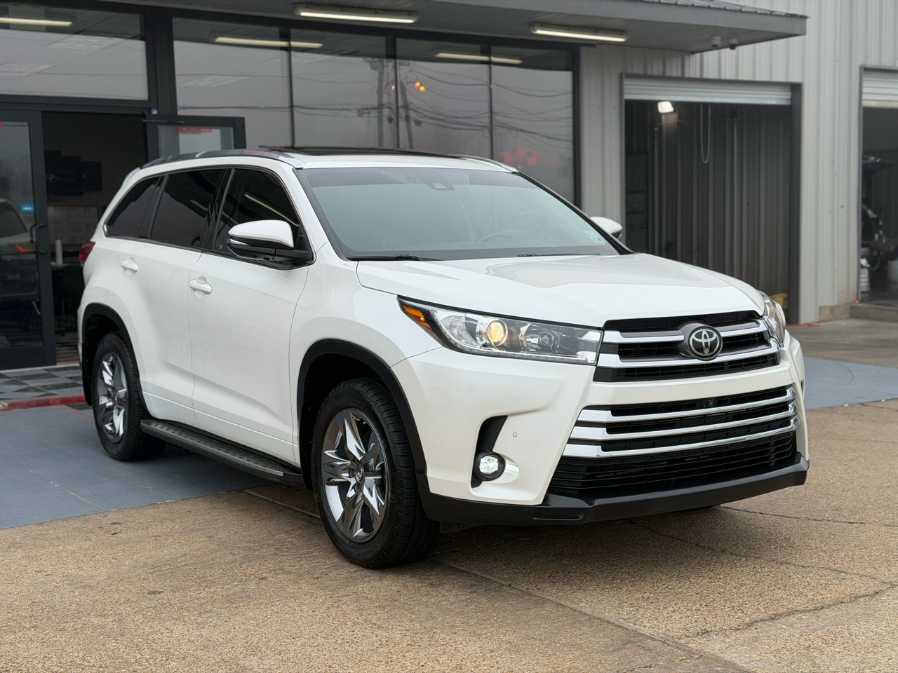 Toyota Highlander Limited FWD V6 2019