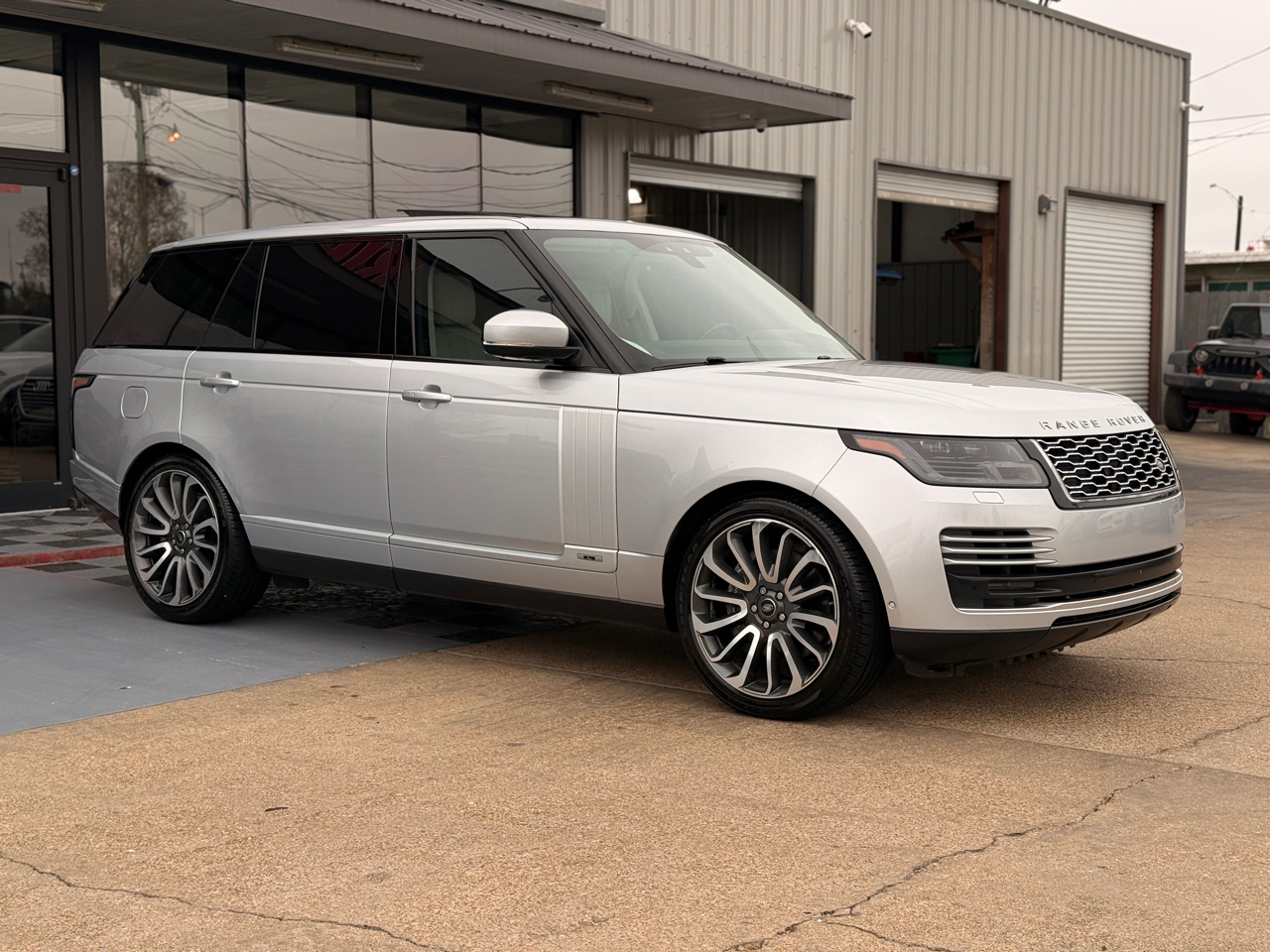 Land Rover Range Rover Supercharged LWB 2019