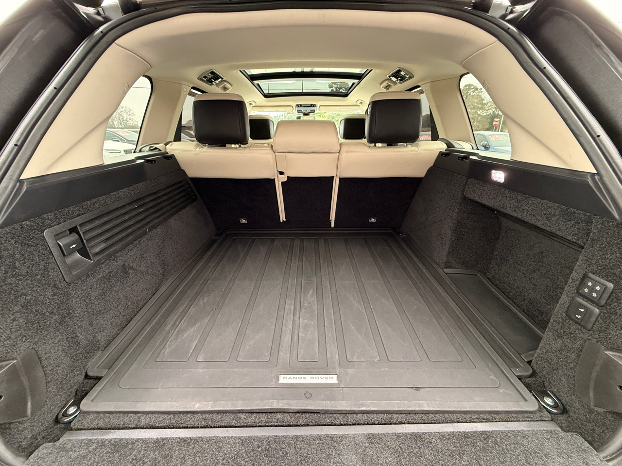 Land Rover Range Rover Supercharged LWB 2019