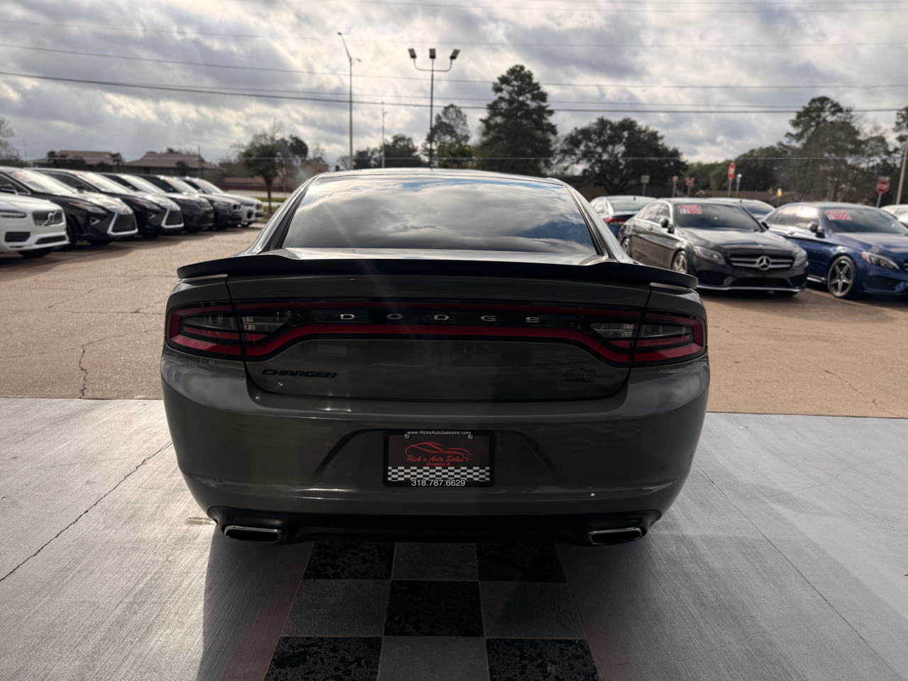 Dodge Charger SE 2017