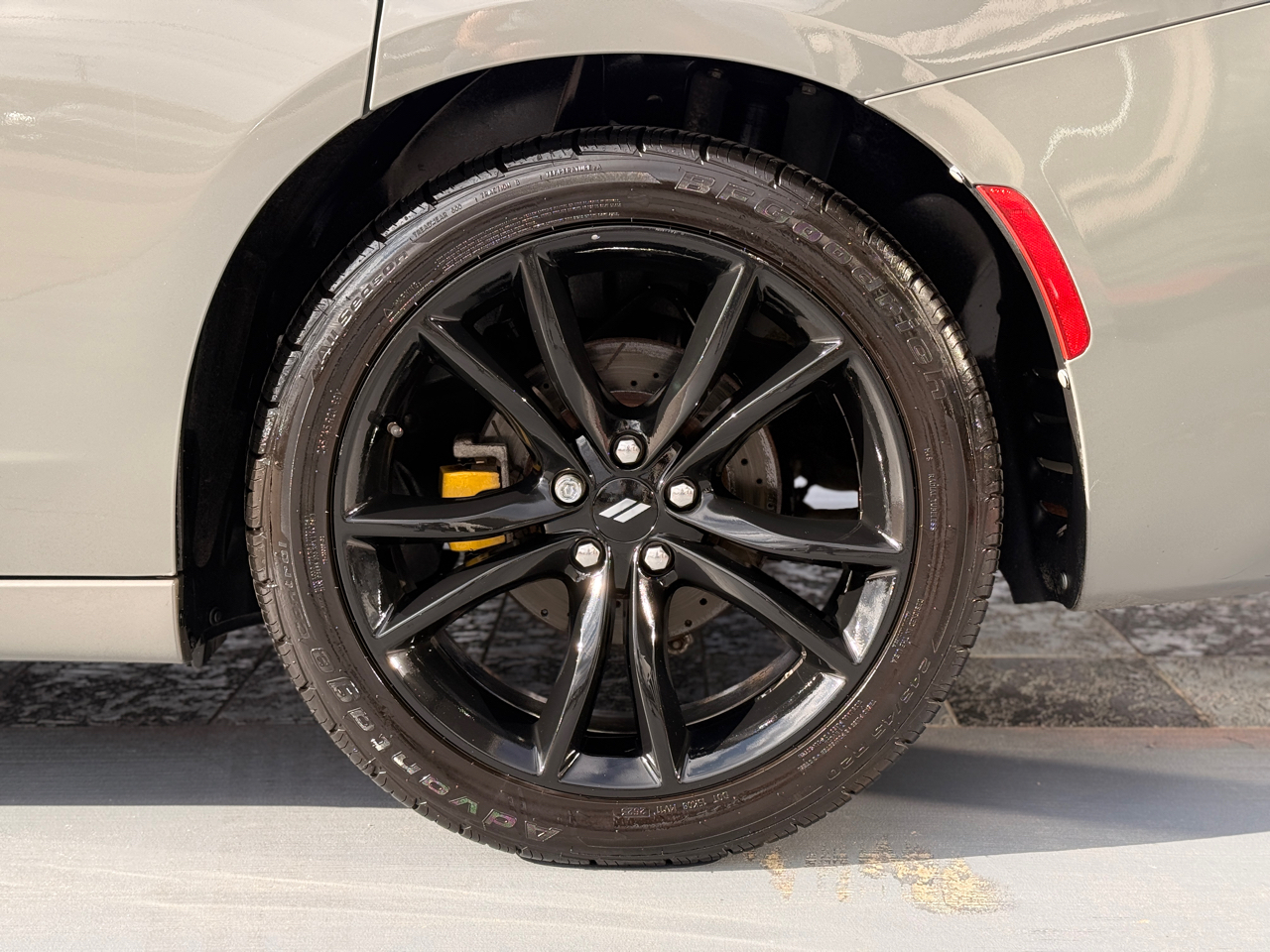 Dodge Charger SE 2017