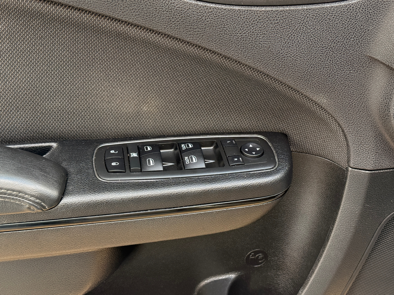 Dodge Charger SE 2017