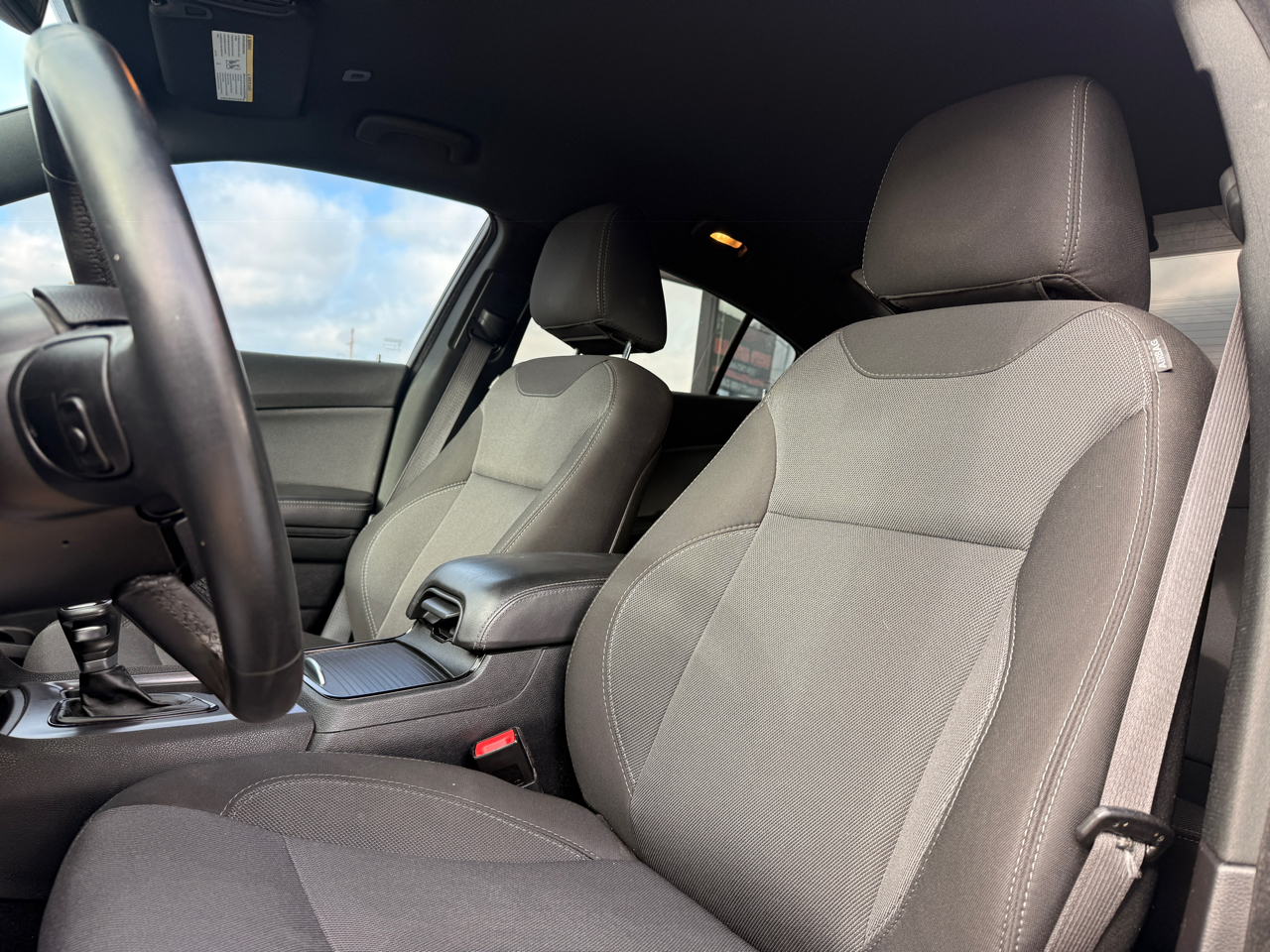 Dodge Charger SE 2017