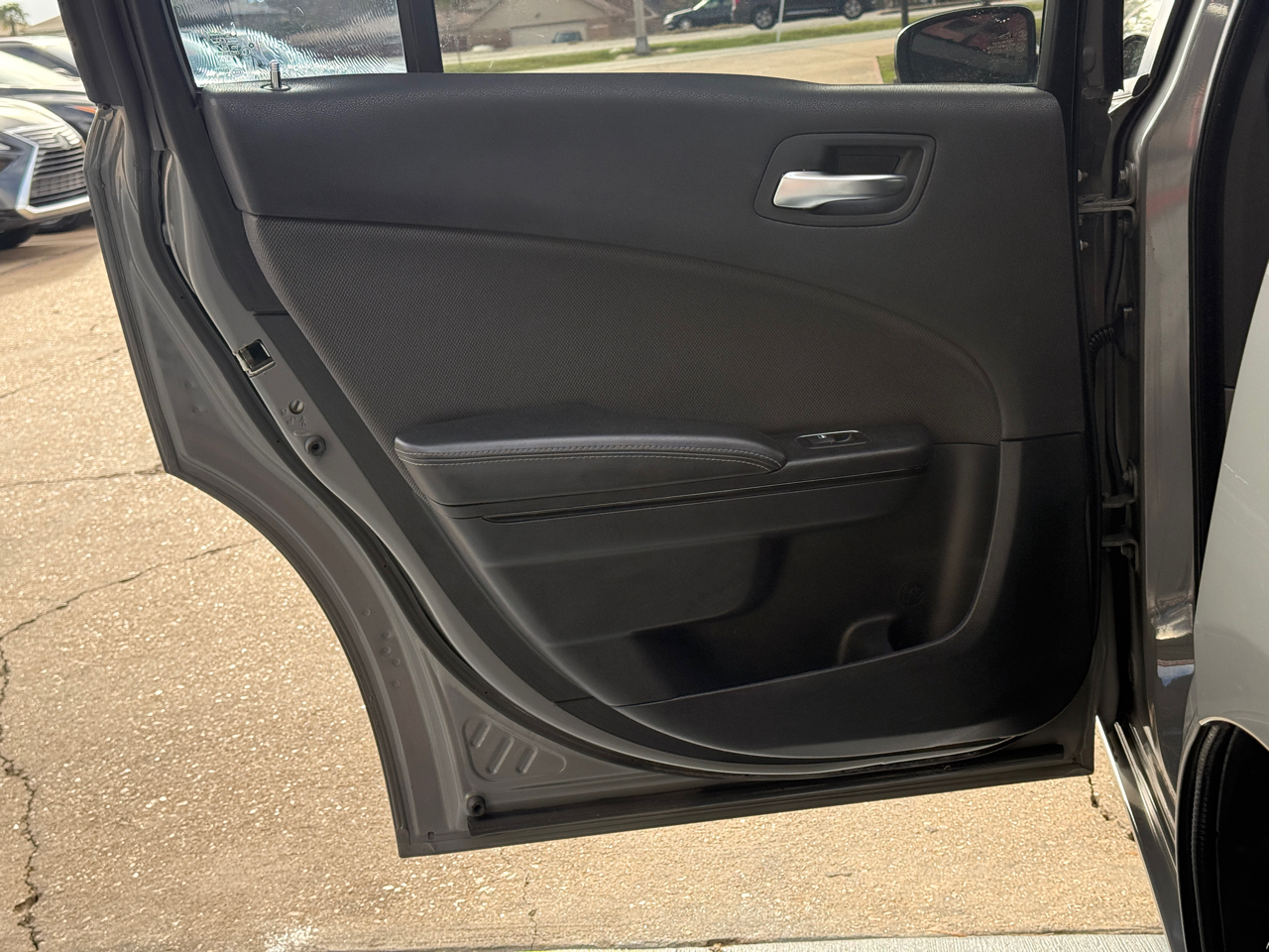 Dodge Charger SE 2017