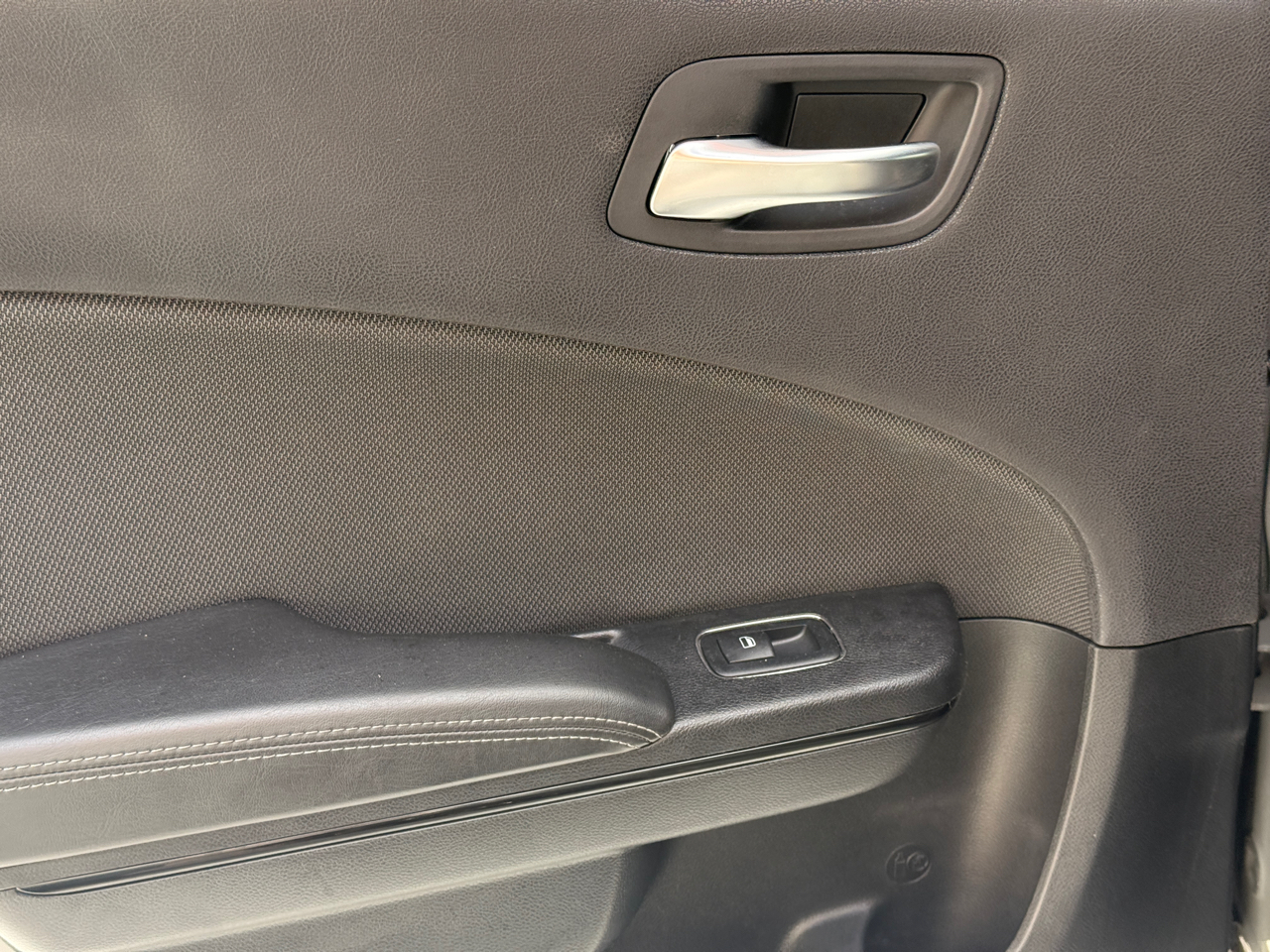 Dodge Charger SE 2017