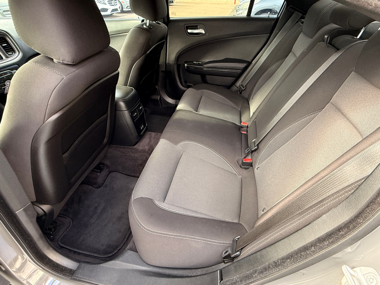 Dodge Charger SE 2017