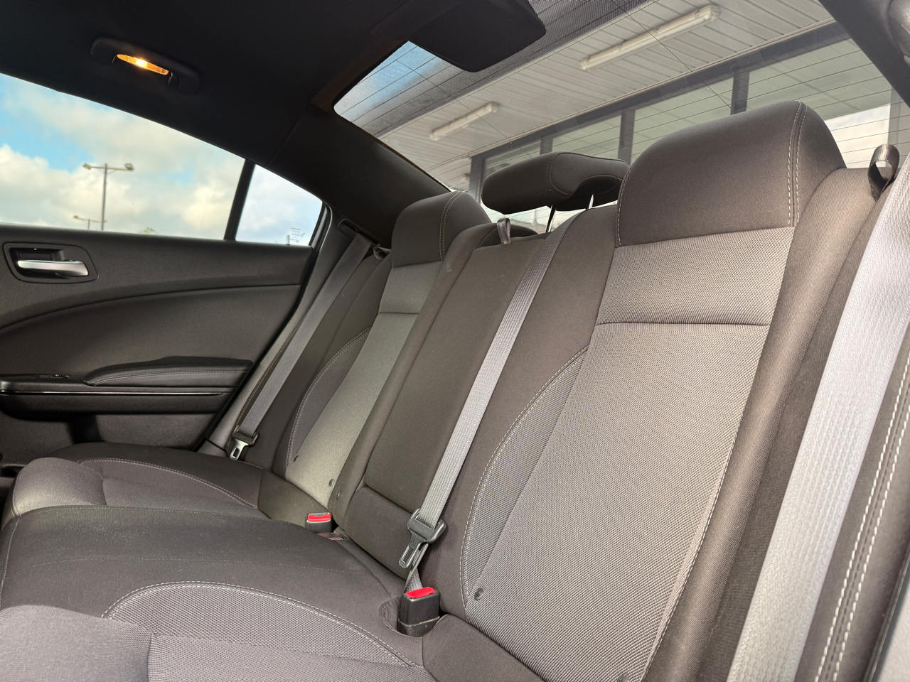 Dodge Charger SE 2017