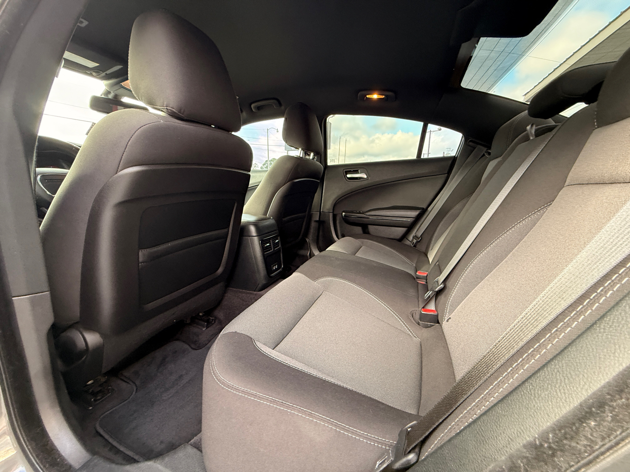 Dodge Charger SE 2017