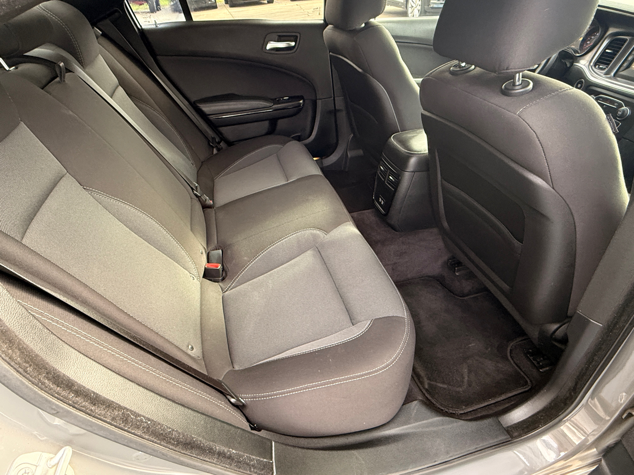 Dodge Charger SE 2017