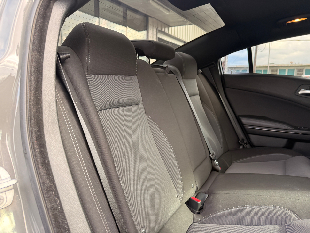 Dodge Charger SE 2017