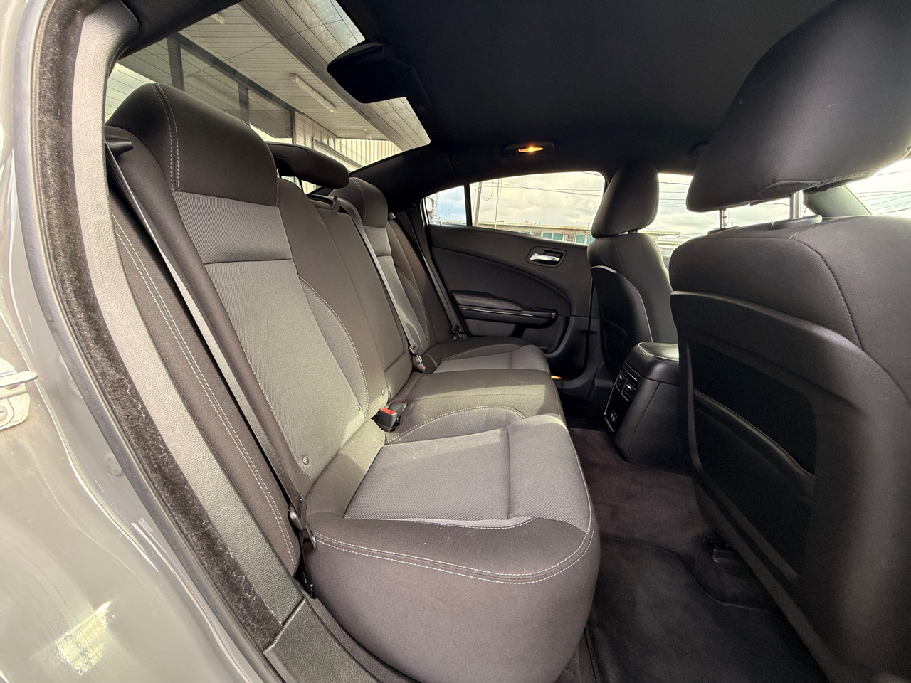 Dodge Charger SE 2017